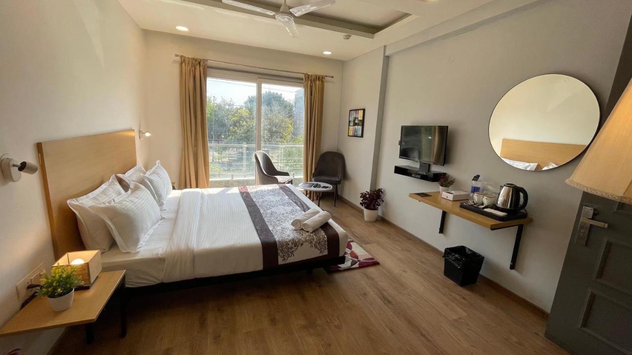 Saltstayz Express - Medicity Near Medanta Hospital Gurgaon Dış mekan fotoğraf