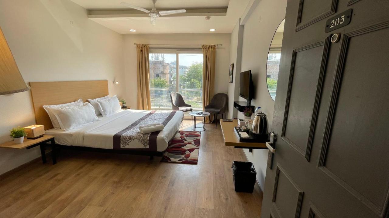Saltstayz Express - Medicity Near Medanta Hospital Gurgaon Dış mekan fotoğraf
