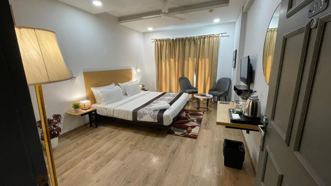 Saltstayz Express - Medicity Near Medanta Hospital Gurgaon Dış mekan fotoğraf