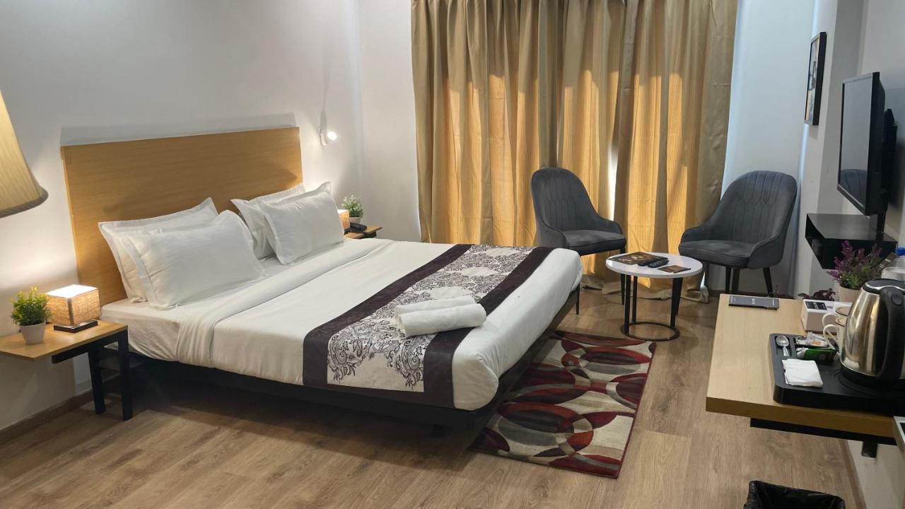 Saltstayz Express - Medicity Near Medanta Hospital Gurgaon Dış mekan fotoğraf